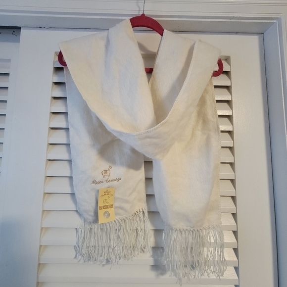 ALPACA CAMARGO NWT Long Tasseled Scarf. - Picture 1 of 10